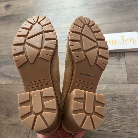 Vince. Henderson Suede Lug Sole Chelsea Boots NWOT - Picture 6 of 8